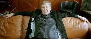Bert Karlsson håller finalföredrag på Relationsbåten