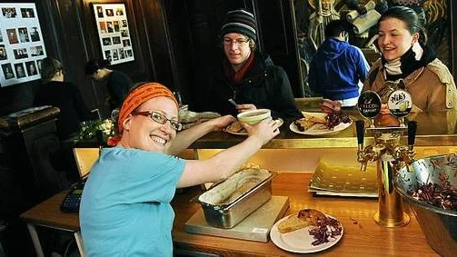 Jannike Fager är  lunchvärd på Västgöta nation