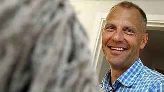 Ingemar Persson köpte städhjälp redan för åtta år sedan. Det var till stor hjälp för att klara vardagen.