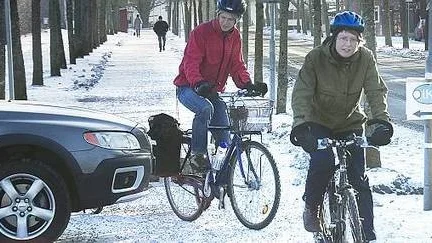 Uppsalaborna Per Eric Rosén och Liselott Evasdotter cyklar året runt.