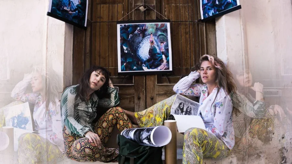 Konstduon. Kimberley Ahlström och Frida Palovaara kommer till Kiruna den 21 december och visar sin kollektion.