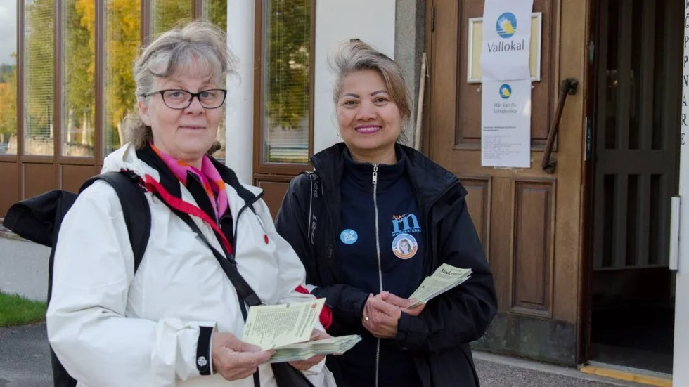 Valarbetarna Gunnel Eriksson (S) och Imelda Iran (M) tycker att det är ett spännande val.