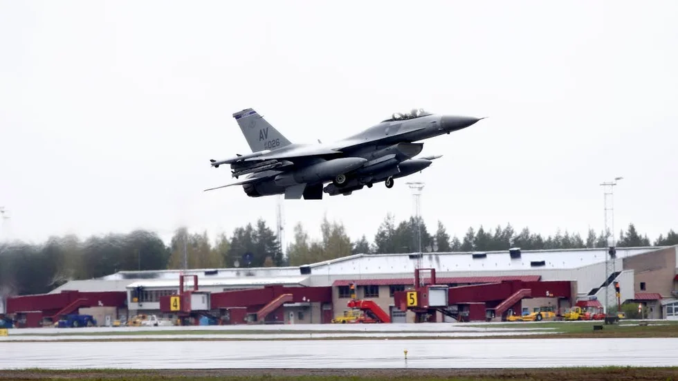 Bild från övningen 2016. Ett F16-plan från US Air force lyfter från Kallax.