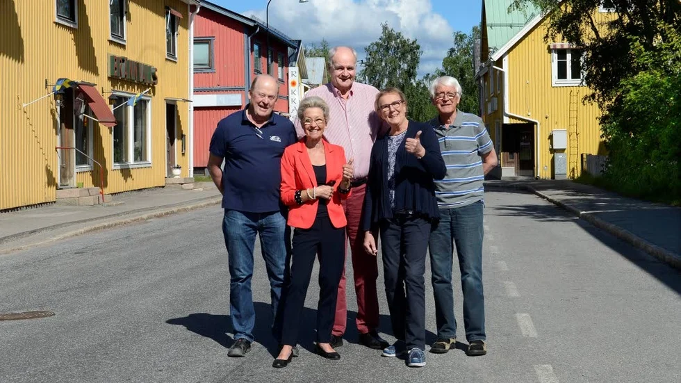 Överkalix riktiga ”superentrepenörer” har alla uppnått pensionsåldern och skulle kunna sitta och rulla tummarna. Men det lockar inte Per Olof Larson 70, Lena Engström, 68, Henrik Engström, 70 Åsa Persson, 71 och Sture Persson, 76 år. Just nu laddar de inför årets höjdpunkt, sommarmarknaden.