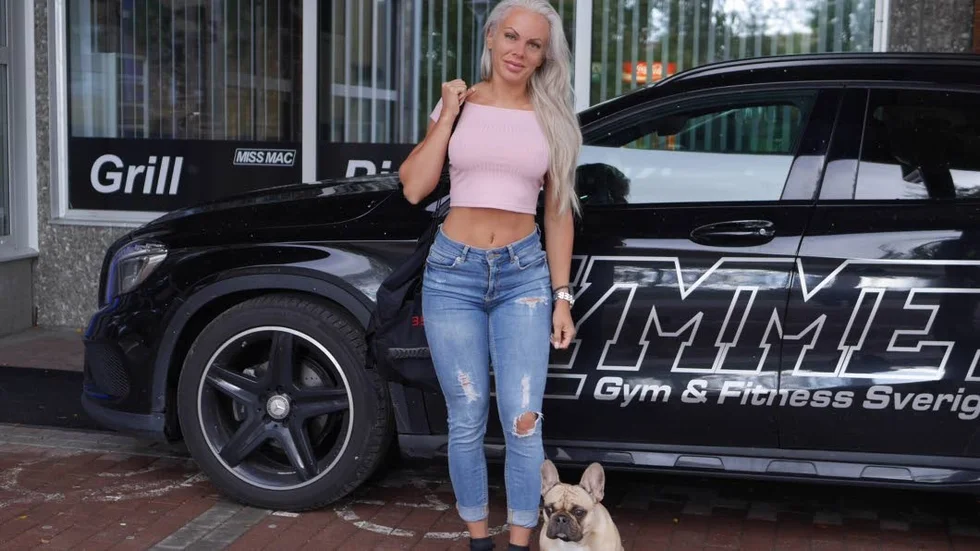Gymprofil. Anna Stålnacke, här med hunden Kärstin, har över 163 000 följare på Instagram.