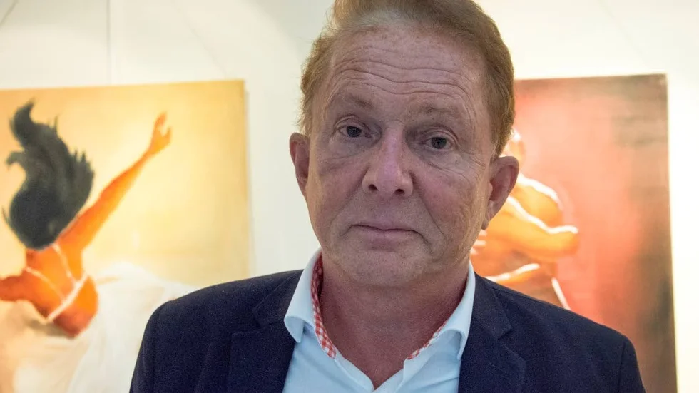 Kenneth Backgård, Sjukvårdspartiet , är bekymrad över hur patienterna drabbas när begränsningar/stopp införs för inhyrning av vårdpersonal.