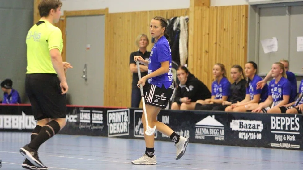 Jonna Vountisvaara på planen under en match i Olandshallen.