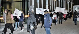 Frånåkta konståkare tågade i protest