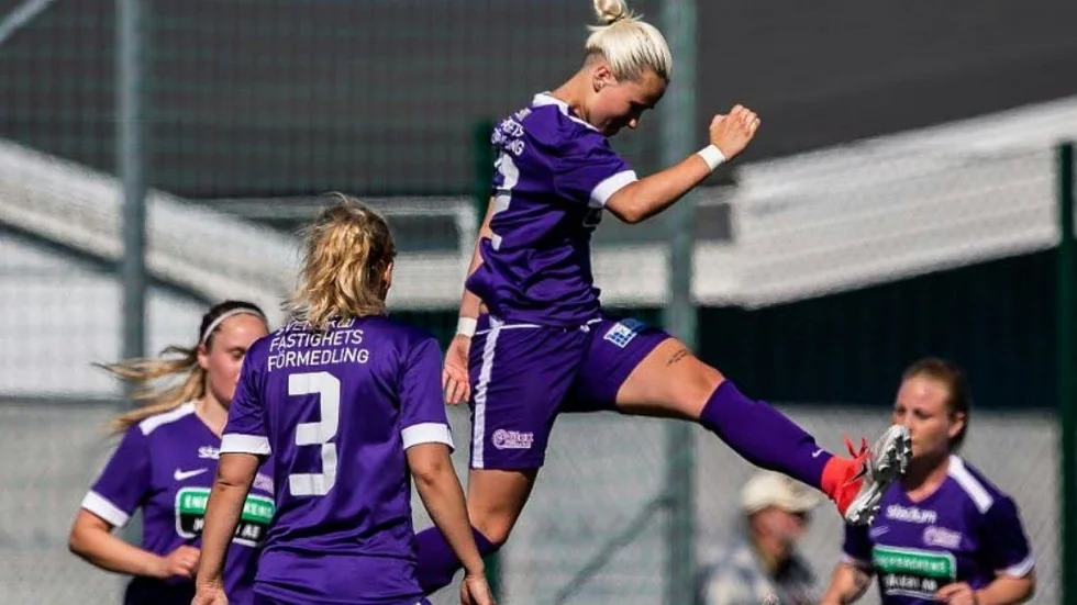Marika Bergman Lundin firar ett av fjolårets åtta mål.