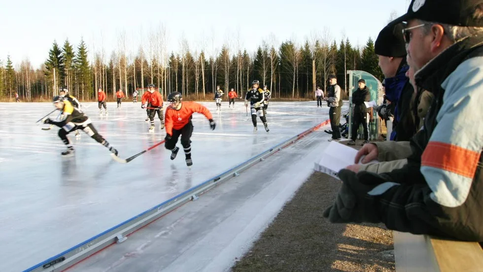 Det blir seniorbandy på Bruksvallen i vinter. Söderfors Goif kommer att spela i division 2. Hade man velat hade man kunnat spela i division 1 istället.