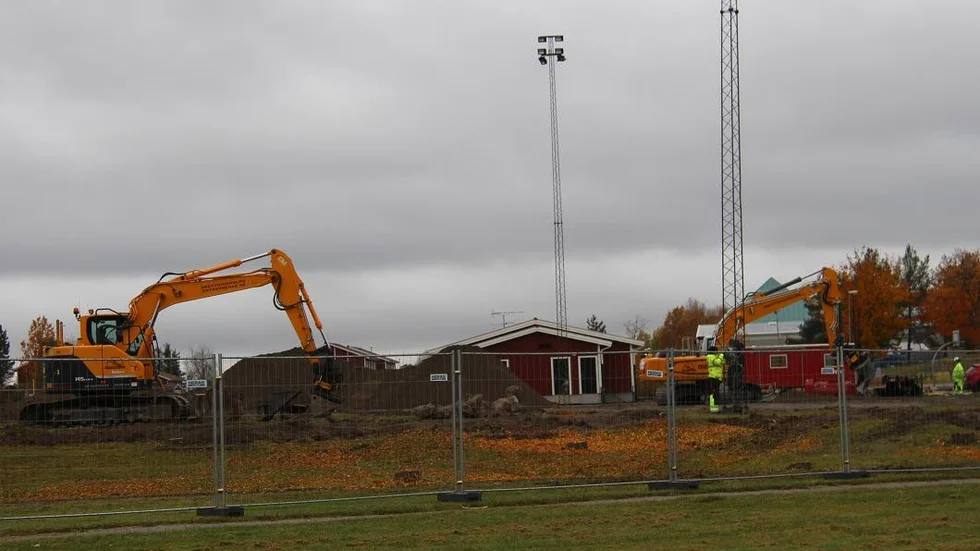 Arbetet med nästa konstgräsplan pågår vid Futurum sedan ett par veckor.
