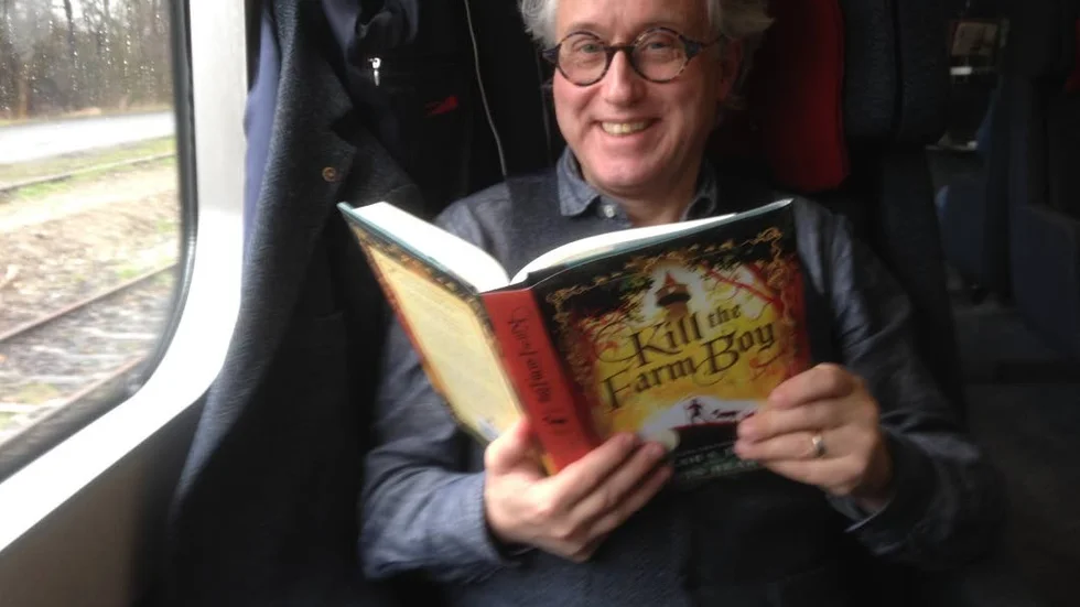 Jan Smedh gillar att åka tåg. Här på väg till bokmässan i London.