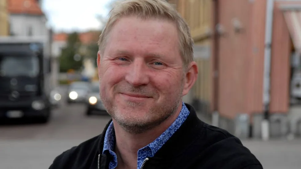En stunds eftertanke i Enköpings båthamn. Bara några tiotal meter härifrån hölls Hamnfestivalen på 90-talet. ”Ulf Lundell gjorde till och med sin turnépremiär i Enköping”, minns Joakim ”Jocke” Göransson.