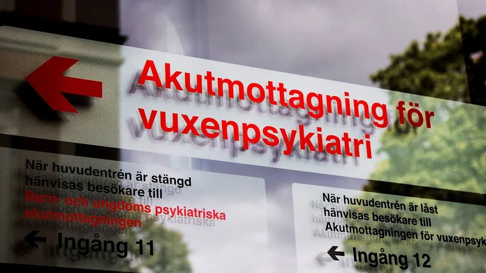 Omedelbart skyddsstopp har införts på psykiatriakuten i Uppsala. Detta för att säkra personalens arbetsmiljö, efter att en läkare grovt misshandlades av en patient i mars. Begäran om skyddsstoppet lämnades in den 4 april.