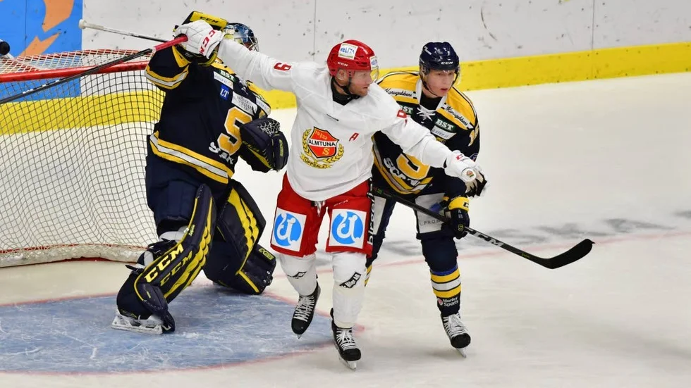 Tony Mårtensson, här i den förra matchen mot Södertälje, såg till att Almtuna fick en smakstart när han gjorde 1–0 efter lite mer än fem minuter.