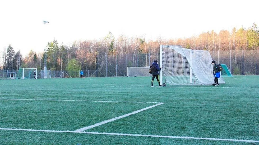 Under 2019 kommer Alsikes konstgräsplan att renoveras för att få bort spridningen av mikroplaster. 

BILD: Tina Lövrander