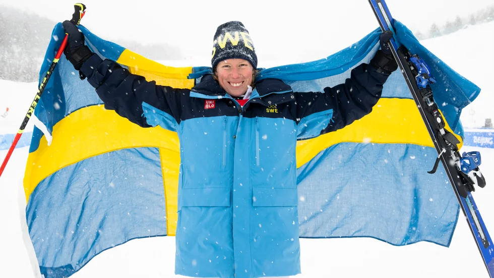 Här ser vi Sandra Näslund fira sitt OS-guld tidigare i år. I de sammanhangen är Sverige och svenskan viktiga. Men hur är det annars? Språkförsvaret vill ha svar från alla partier i riksdagsvalet.