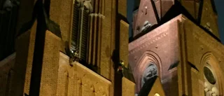 Nattarbete när klättare tätar Domkyrkan