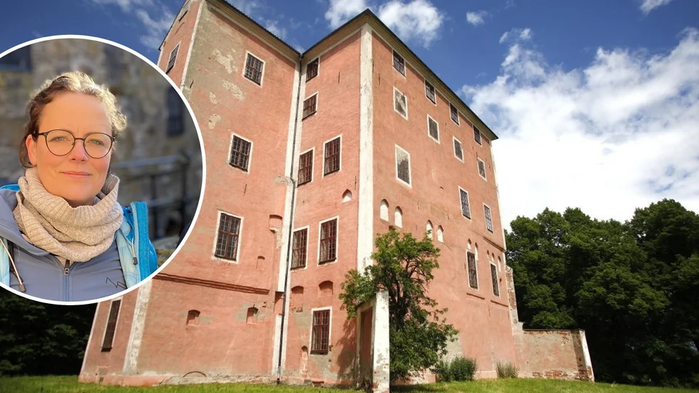 "I dag ligger Tynnelsö slott ganska isolerat, men då var det precis tvärtom. Vattenvägen har ju varit dåtidens motsvarighet till E 20 och då passerade man ju ständigt slottet", berättar Elisabet Hesseborn Ring, kulturarvsspecialist på Statens fastighetsverks kommunikationsstab.