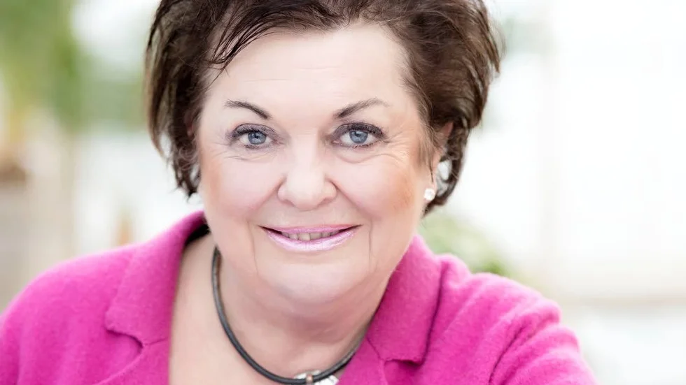 Tillbaka. Viveca Lärn har snudd på uppfunnit en egen genre, tycker Amanda Setterwall Klingert.