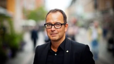Stefan Hanna (C)
