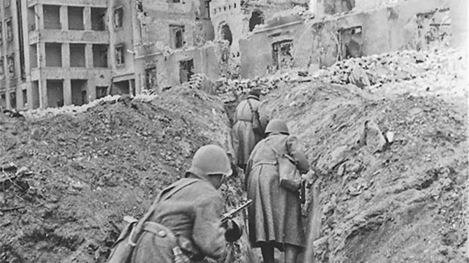 Vintern 1942-43 ödelades Stalingrad i ett av andra världskrigets mest avgörande slag.