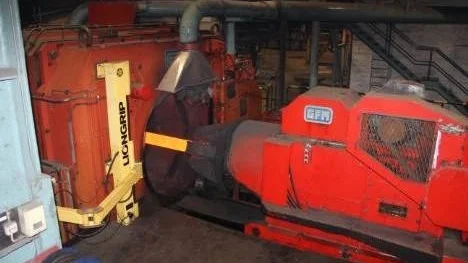 Smide av pulverstålskapsel i Erasteels fabrik.