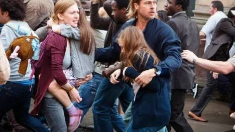 Brad Pitt som mänsklighetens hjälte i zombiefilmen World war Z.