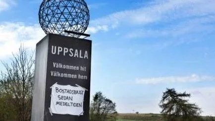 Välkomstskylt, Gamla E4:an norr om stan