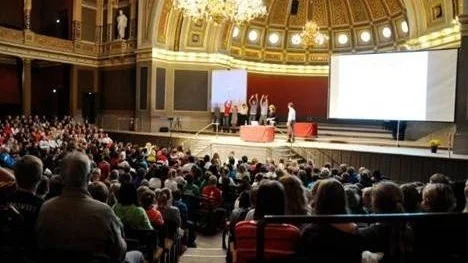 600 sjätteklassare fick ställa sina frågor till sex forskare på torsdagen
