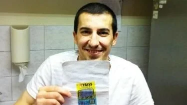 Halil Milli från Örbyhus fick klövervinst på en trisslott och får skrapa i direktsändning i morgon, lördag.   *** Local Caption *** Halil Milli från Örbyhus fick klövervinst på en trisslott och får skrapa i direktsändning i morgon, lördag.