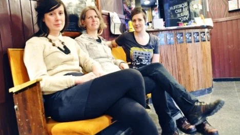 Styrelsemedlemmarna Malin Jönsson, Johanna Nordmark och Hanna Jansson i föreningen Fyrisbiografens vänner tar vid årsskiftet 11/12 över verksamheten.