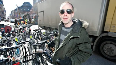 - Ja, jag har övergivit en cykel en gång, när jag hade köpt bil, medger Karl Persson när UNT frågar.