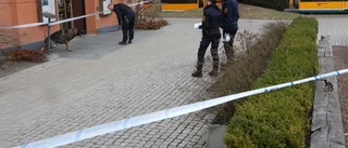 Man i 35-årsåldern anhållen efter rån • Offret fördes till sjukhus med ambulans