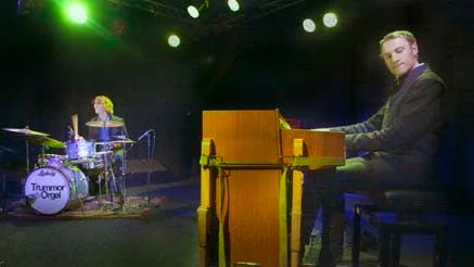 Trummor & Orgel, bestående av Bröderna Ljunggren,  spelade på Katalin på tisdagskvällen.