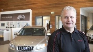 Christer Lind vid Upplands Motor märker uppgången.