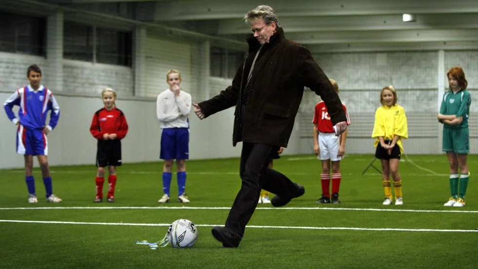 INVIGDE. Peter Roslund invigde den inte fullstora fotbollshallen i Bergsviken 2006. En hall som förbättrade förutsättningarna att spela vintertid men inte täckte behovet av en fullstor plan.
