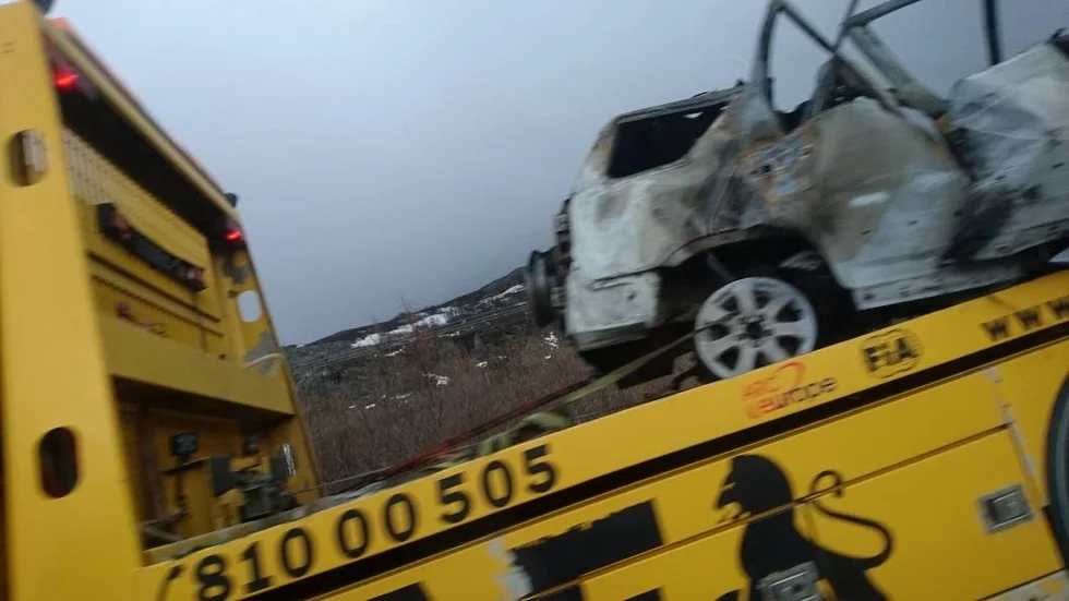 Olycksbilen var helt utbränd när den bärgades från platsen.