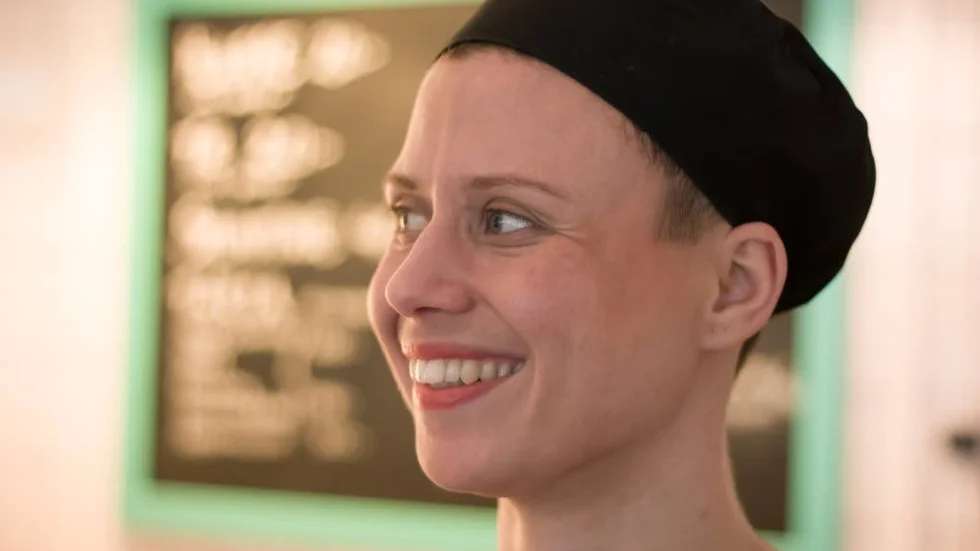 Ida Ask driver Lilla Skafferiet på Bergviken, ett kafé, bageri och handelsbod under samma tak.