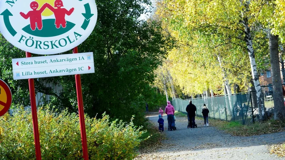 Planen att bygga ihop Munkebergs förskola tvärs över gång- och cykelvägen har skrotats, det blir för dyrt och dessutom går det mycket ledningar i marken. Istället kan det bli aktuellt att bygga förskola på skoltomten.
