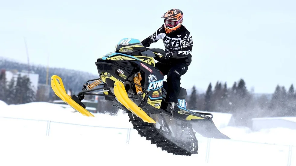 Emil Hansson blir ett av fyra norrbottniska hopp i skotercross-VM i Levi.