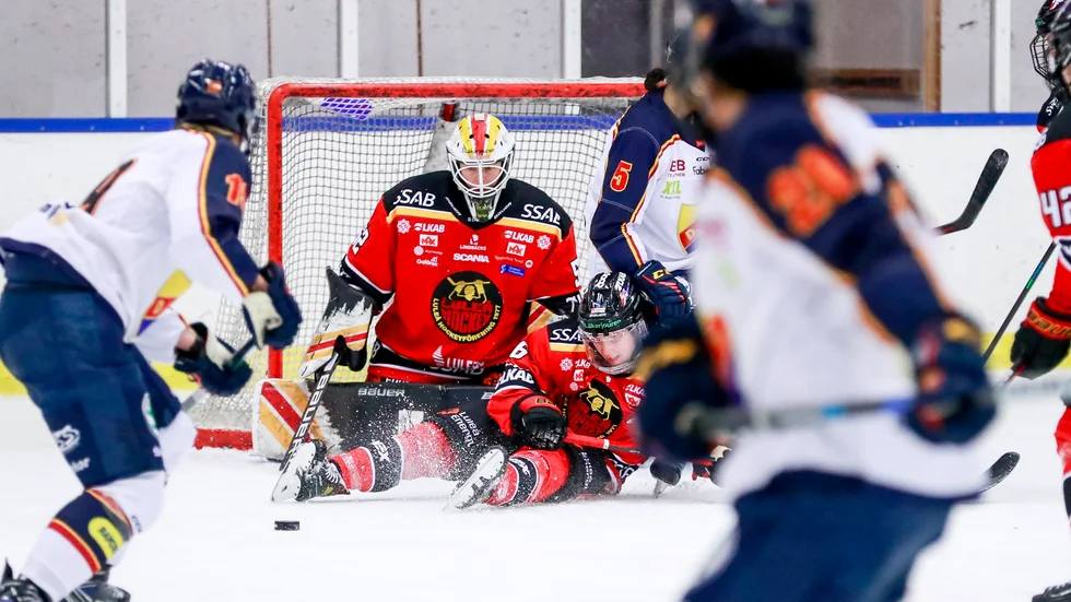 Sara Grahn hade en ganska tuff match då Djurgården skickade mycket folk på kassen, men Grahns Luleå vann den avgörande kvartsfinalen.