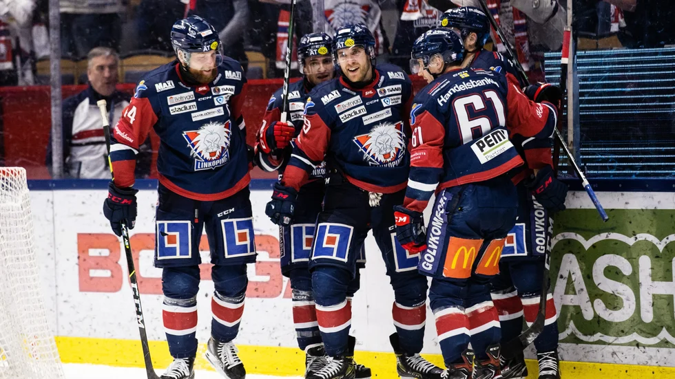 Patrick Russell jublar efter 2-2.