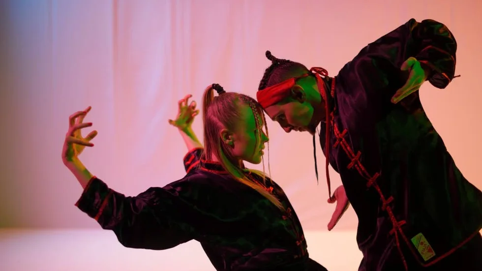 Energiskt dansbattle i gästspel av Inxi & Sascha på Konserthuset i Uppsala.