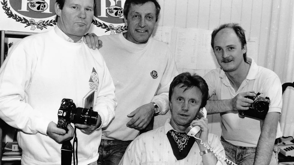 Många skribenter har genom åren funnits på Arvidsjaurs PT-redaktion. Så här såg reportergänget ut 1990 då PT firade sitt 75-årsjubileum. Från höger Göran Granström, Kent Johansson, Edwin Wiklund (säljare) samt Nils Widman.