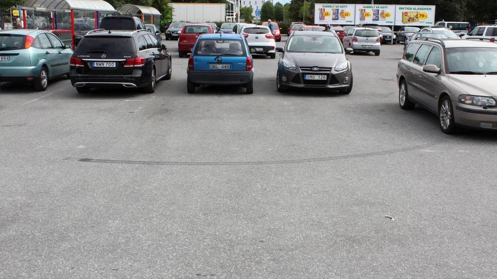 Oklart. På vissa platser är markeringarna bortslitna.