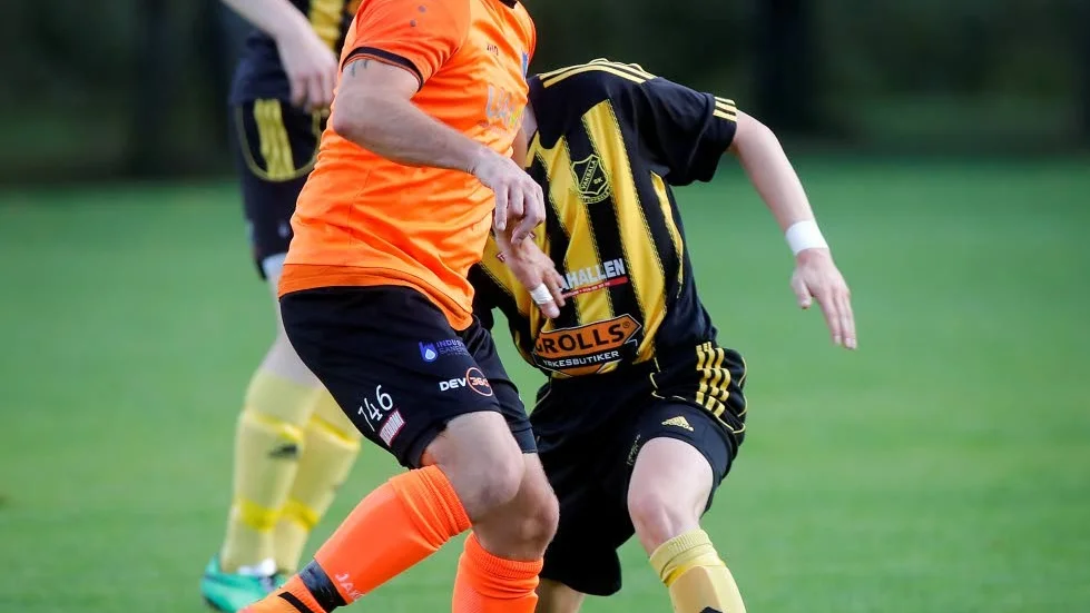 Målskytt. Dan Plahn, kapten och målskytt mot Vaksala.