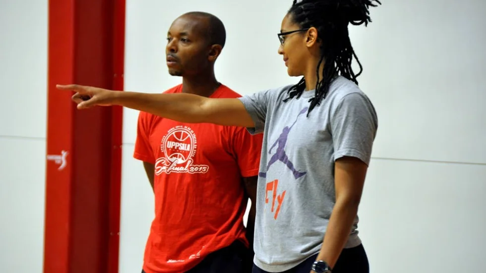 Tränarduo. Ashleigh Brown är ny som assisterande coach och kommer även att leda Uppsalas lag i damettan.