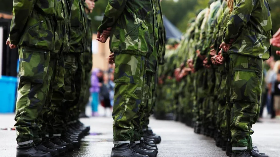Ofredande. En kvinnlig soldat på Ledningsregementet utsattes 2015 för sexuella ofredanden, men inga brott kunde styrkas.