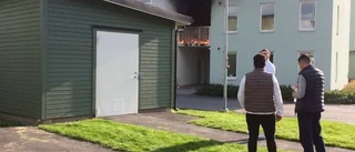 Rökfyllt i bostadshus efter brand